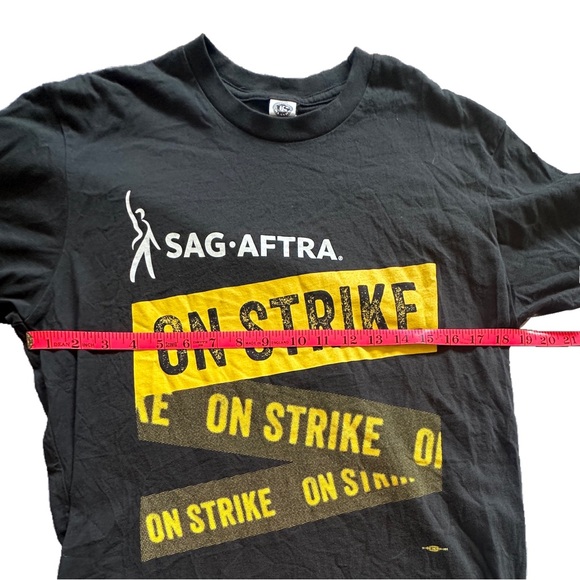 Genuine SAG / AFTRA collector’s on strike tee shirt - Picture 5 of 10